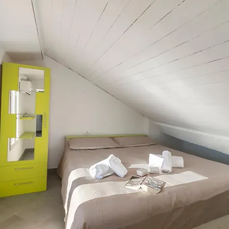 Apartment Un Terrazzo Nella Pigna, Sea-view Terrace - Happy *