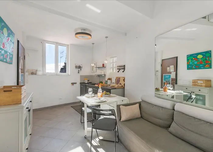 Un Terrazzo Nella Pigna - Happy * Sanremo